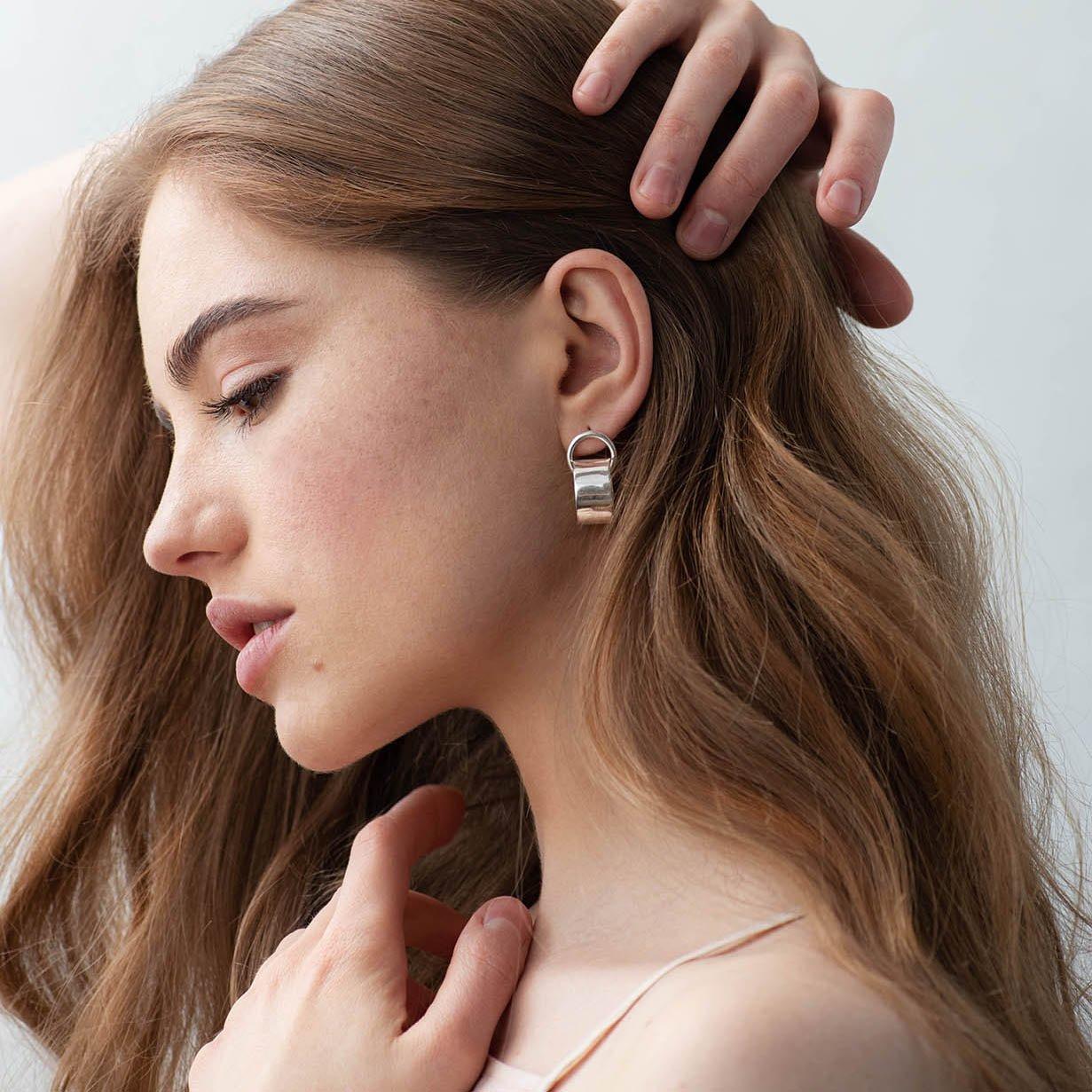 

Срібні сережки-підвіски Магнетизм Oniks срібний