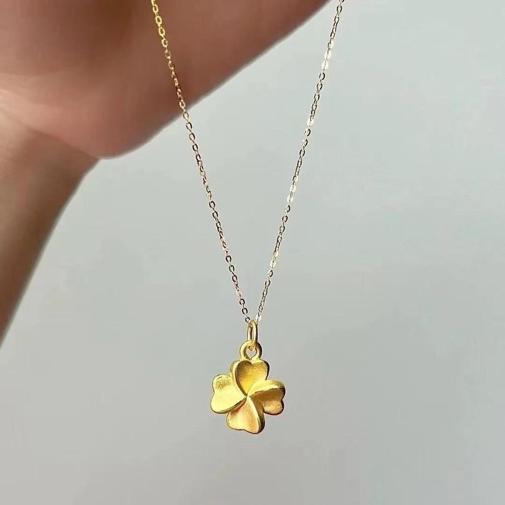 Élégant Collier Pendentif Trèfle à Quatre Feuilles Doré Givré - Cadeau Luxueux pour Elle