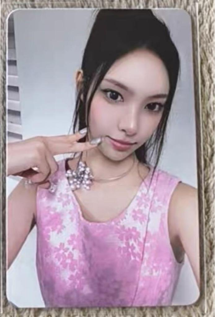 [USED] illit Yuna Bomb Kopmerch 1.0 Lakidro Trading Card