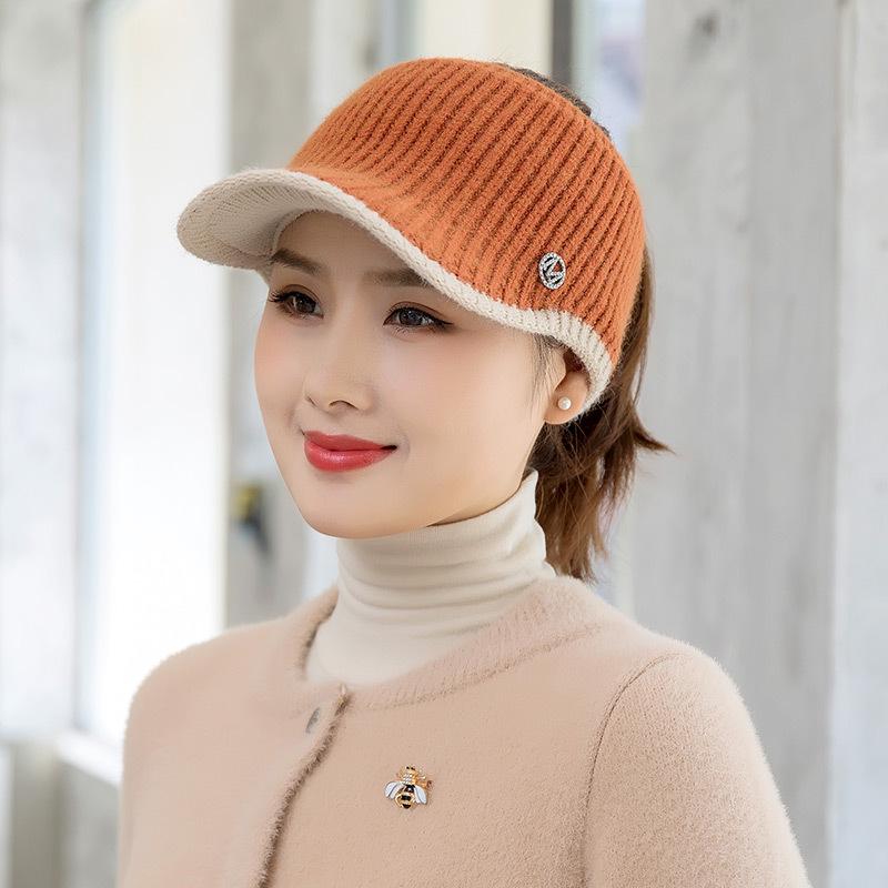 Autumn Winter Korean Style Women's Knit Duckbill Hat with Face-Slimming Feature, Ponytail Tie, and Warm, Versatile Wool Design.