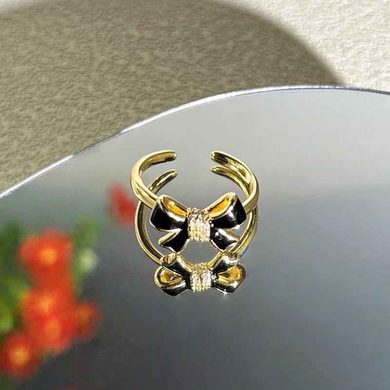 

2026 French Light Luxury Dark Bow Four-leaf Clover Temperament High-end Ring Fashion Unique Design Accessories Resizable