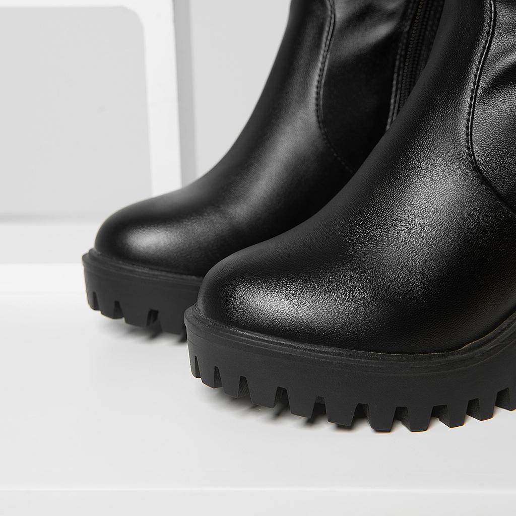 Q/Høyhælte støvler for kvinner, høst og vinter nye ensfargede overdimensjonerte motorsykkelstøvler