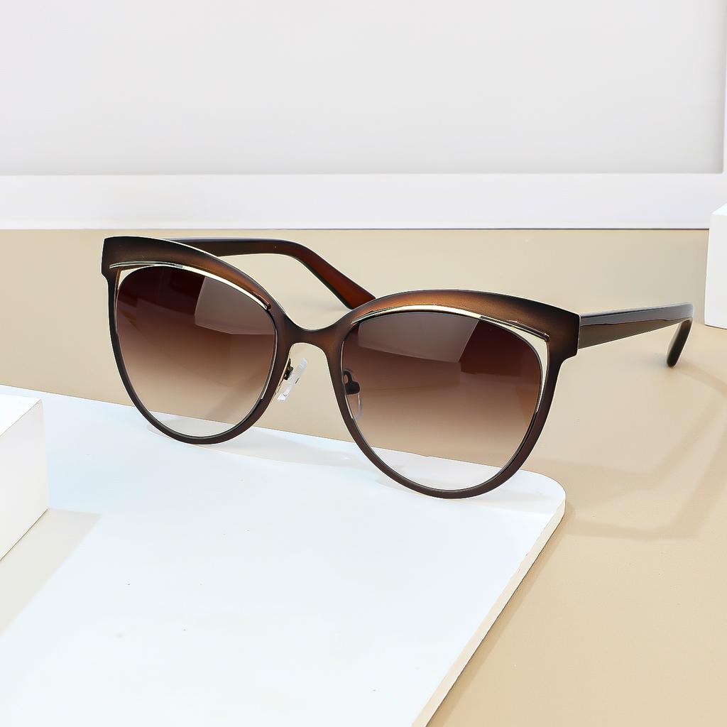 2026 New Fashion Cat Eye Sunglasses Women Oversized Black Frame UV400 Protection Trendy Sun Glasses for Summer