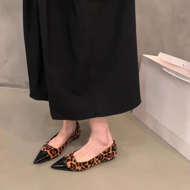 Summer Pointed Toe Splicing Color Ladies Footwear Cheap Liquidation 2025 Low Price Chic and Elegant Popular Women's Flat Shoes