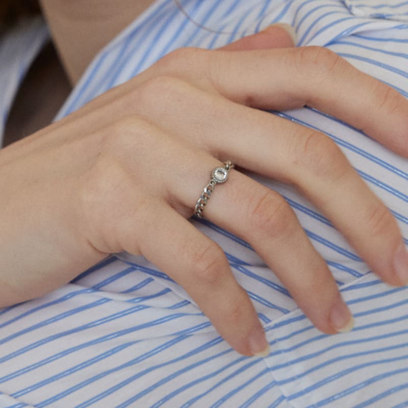 MERRYMOTIVE Round Crystal with Chain Ring