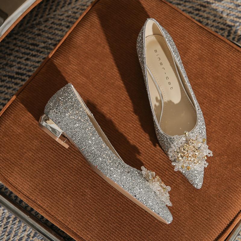 

213-2 плоские свадебные туфли женские 2025 новые остроносые свадебные хрустальные туфли толстый каблук пайетки туфли для подружек невесты с открытым вырезом одинарные туфли 40