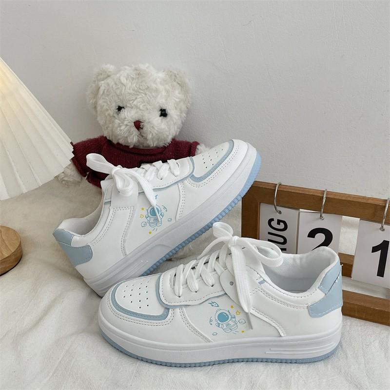 Women's shoes astronaut little white shoes women's 2025 new spring and autumn breathable platform sports and leisure board shoes ins tide