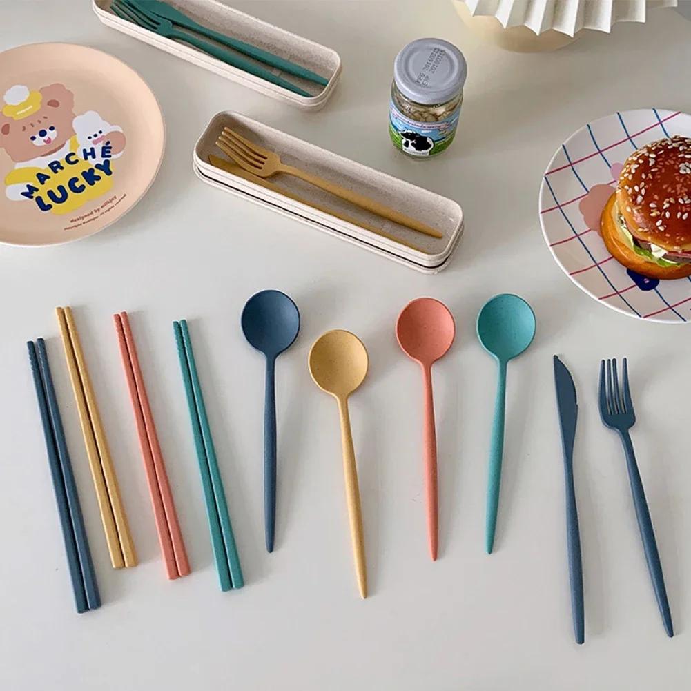 4 stk/sett Servisesett Kreativt med etui Plastkniv Gaffel Skje Spisepinner Sett Reisebestikk for Kjøkken Borddekking