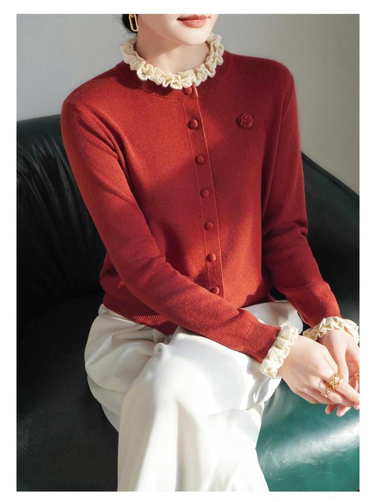 Damen-Cardigan aus gerippter Merinowolle mit Muschelkanten und Rosenstickerei Herbst/Winter 2025