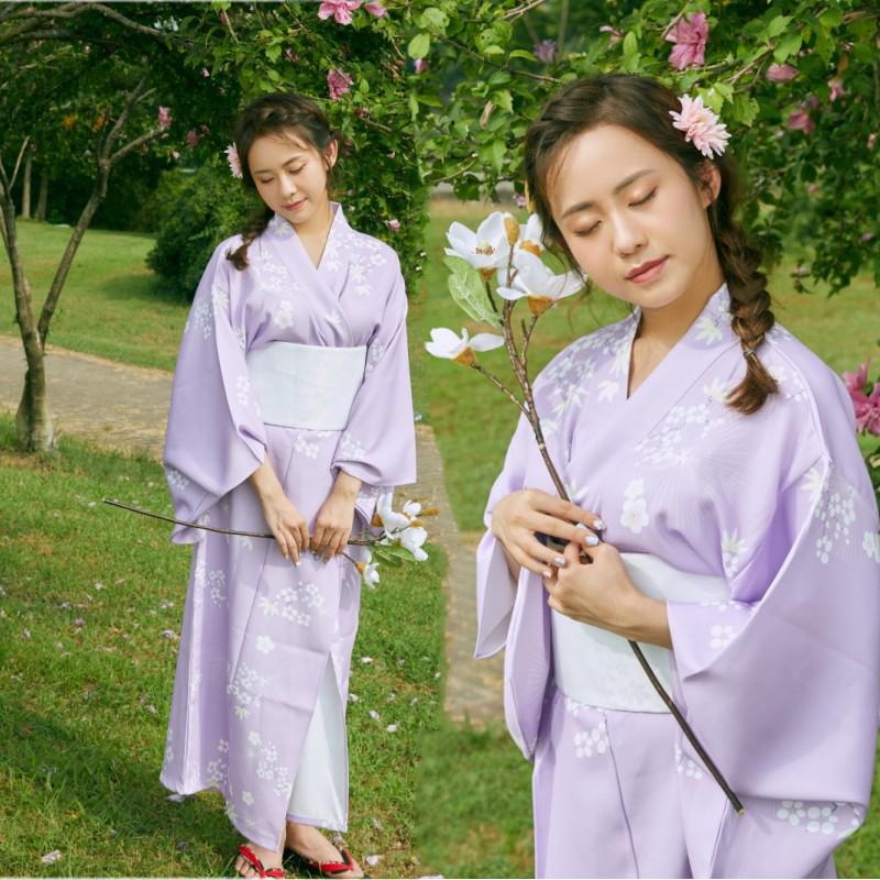 Dámské japonské kimono a yukata šaty pro formální fotografování
