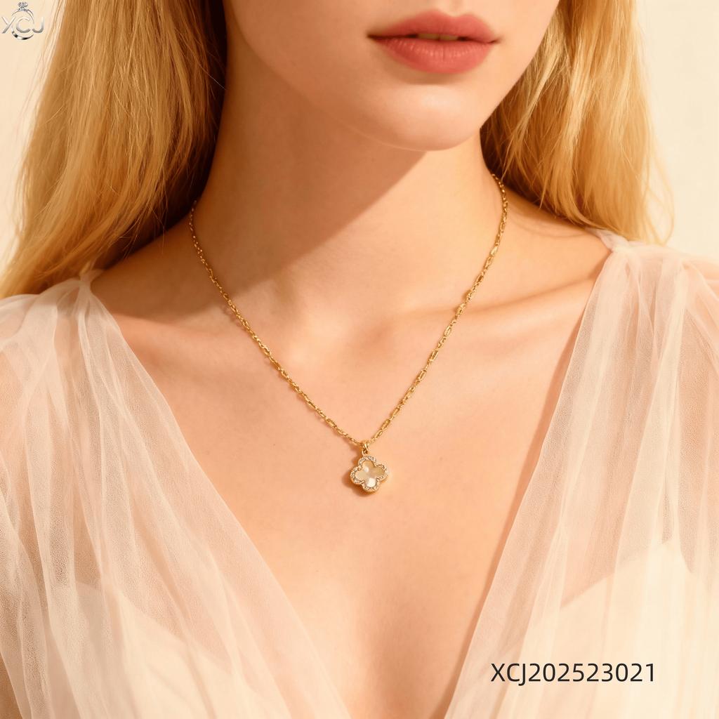Fashion Charm PVD Plating Ladies Stainless Steel Four Leaf Clover Necklace Hot Sale Reversible Design Zircon Link for Gift Party