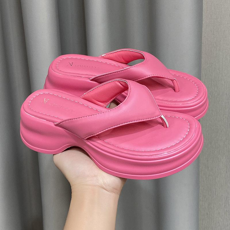 Muffin Thick-bottomed Flip-flops Women's Summer Wear 2025 New High-end Fashion Seaside Beach Pinch Foot Cool Slippers
