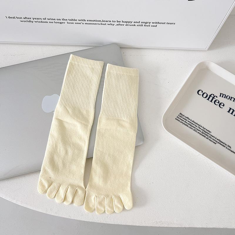 

Жіночі Весняно-Осінні Однотонні Спортивні Дезодоруючі Вологопоглинаючі Високі Дихаючі Шкарпетки з П ятьма Пальцями з Бавовни 1 pair