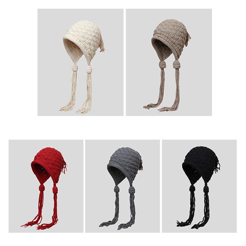 1 Stück Handgefertigte Häkelmütze aus buntem Garn für Damen Winter Gestrickte Beanie-Mütze mit Ohrenklappen, Quaste und Bommel
