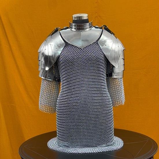 Royal Women's Chainmail Armor Set  Elegant Medieval Battle Gear with Pauldrons Gorget for , Cosplay Historical Reenactments