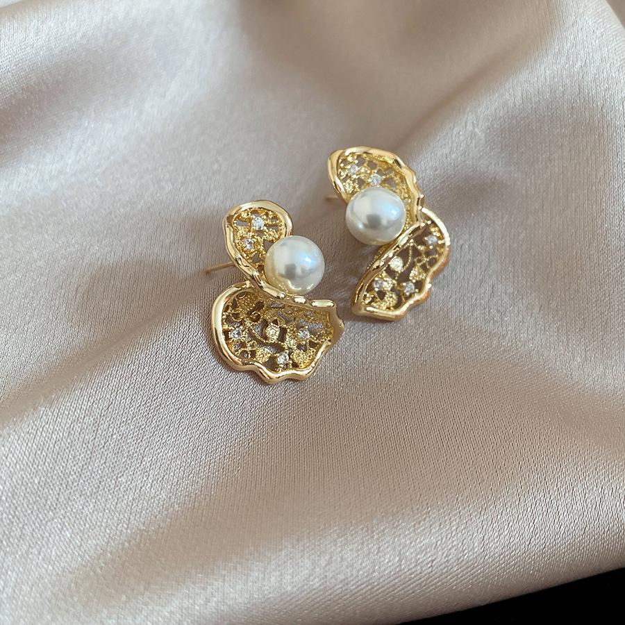 Zircon twisted hollow pearl stud earrings autumn and winter earrings