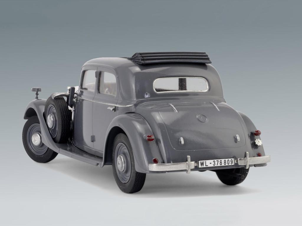 ICM German Typ320 W142 Staff Car Plastic Model 1/35