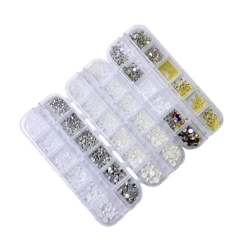 

Nail Art Set: White, Gold & Silver Sequins with Flat Back & Pointed Pearl Rhinestones