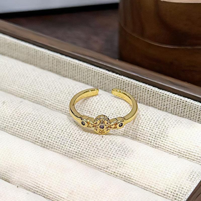 

Medieval Vintage Ice Flower Flash Diamond Pigeon Egg Opening Ring Niche High-End Color Treasure Light Luxury Index Finger Ring Female Adjustable opening