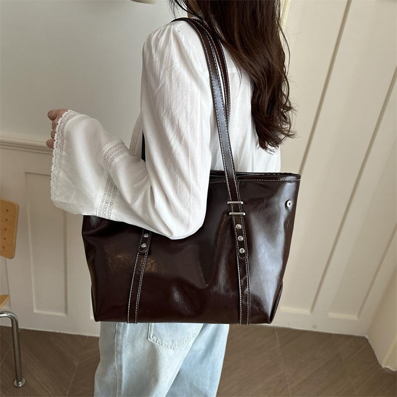 Spring Solid Color Commuter Temperament New Large Capacity Beautiful Casual Women Retro Shoulder Tote Bag