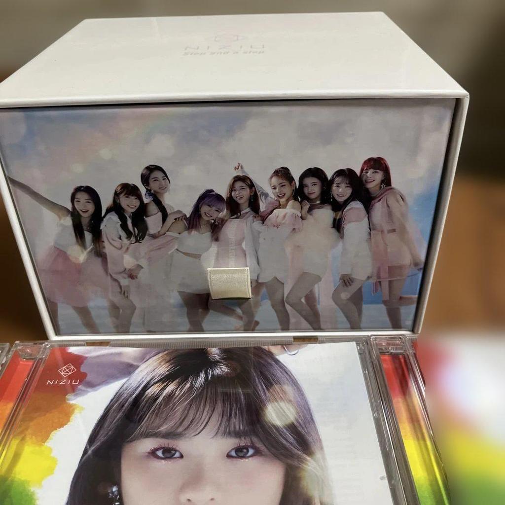 [USED] NiziU step and a step first limited edition