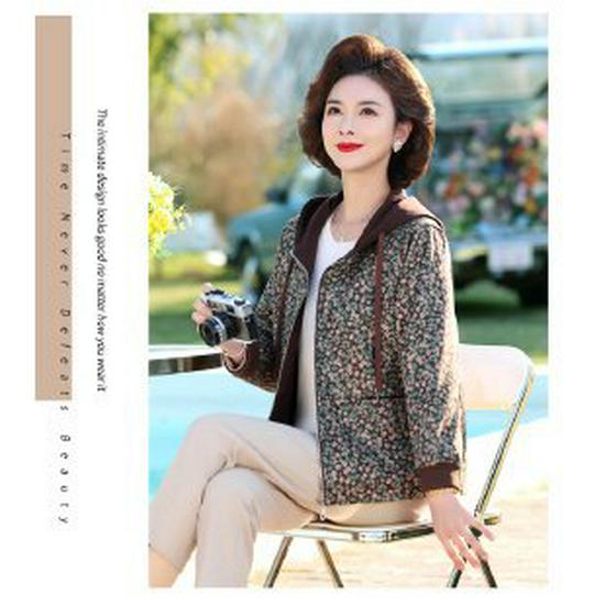 

2026 Versatile Spring and Autumn Jacket for Middle-aged and Elderly Women - Stylish, Age-Reducing Fashionable Outerwear 2XL зелёный