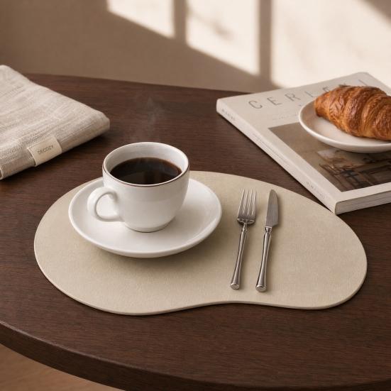 Heat Insulation Placemats, Cashew Nut Shape Pad for Dining Table, Double Side Faux Leather Table Mat for Plates, Nordic Kitchen Decor