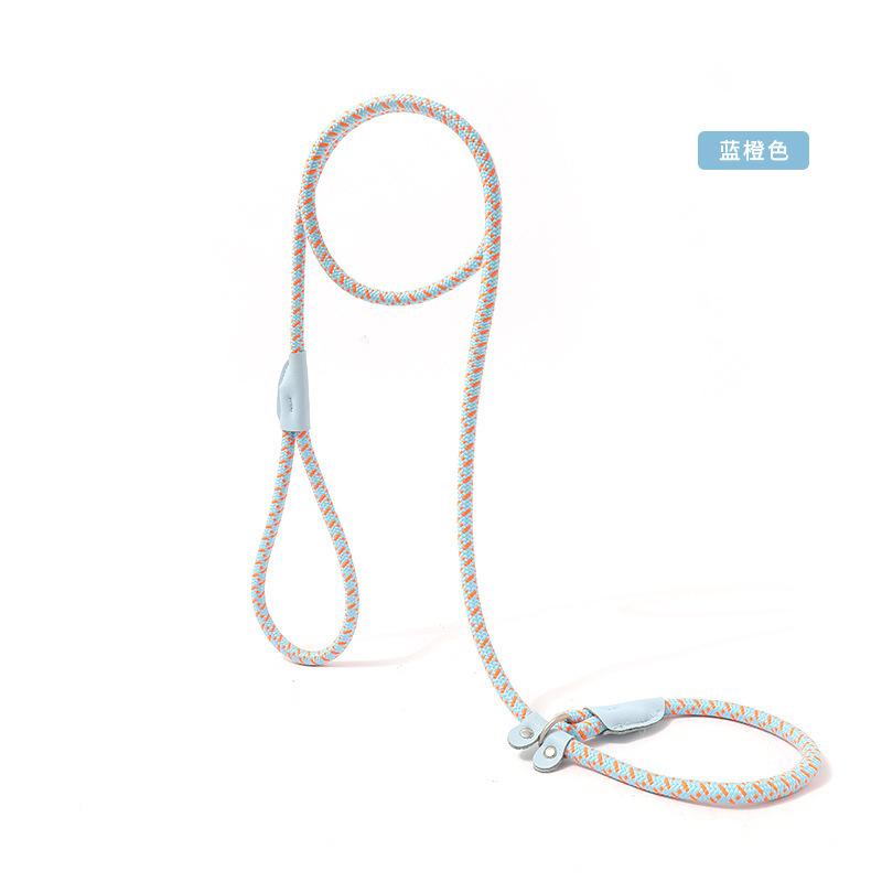 The Dog Leash Is An Integrated Adjustable Explosion-proof Dog Walking Tool. It Is A P-chain Leash for Medium and Large-sized Dogs