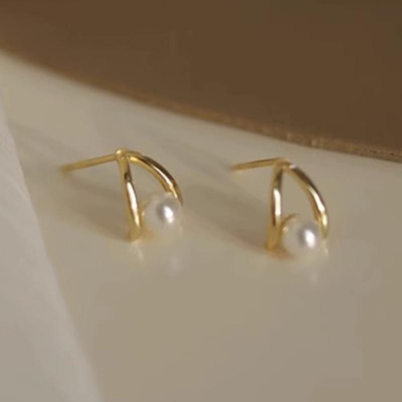 

Fashion Hollow Simulated Pearl Stud Earrings for Women Trend 2023 Korean Style Small Advanced Earring Mom Party Piercing Jewelry