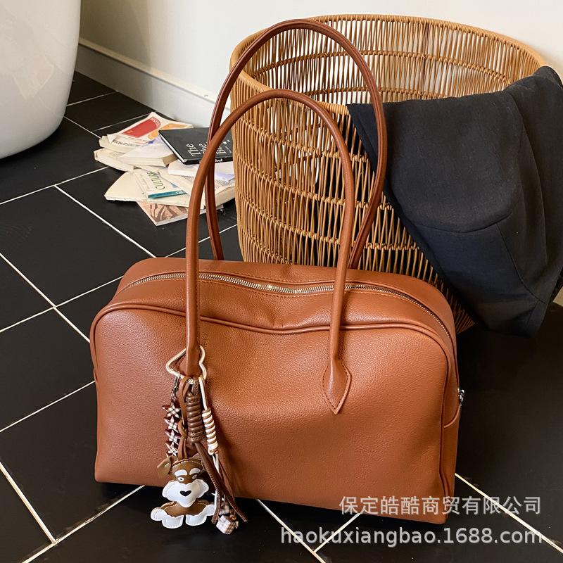 Versatile Commuter Large-capacity Pillow Bag 2025 Simple Casual Autumn and Winter Explosion Women's Tide High-end Shoulder Bag