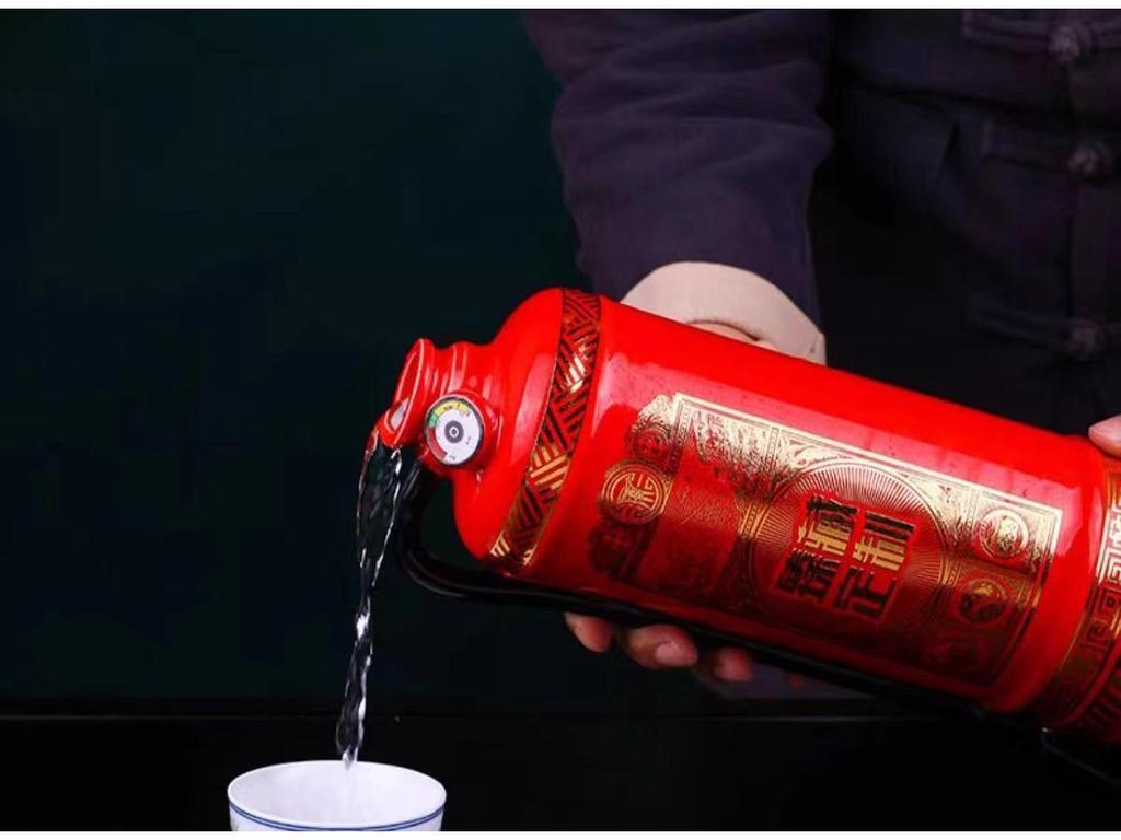 Jingdezhen Ceramic Fire Extinguisher Wine Bottle: Creative Sealed Wine Jar and Craft Pot for Home Storage