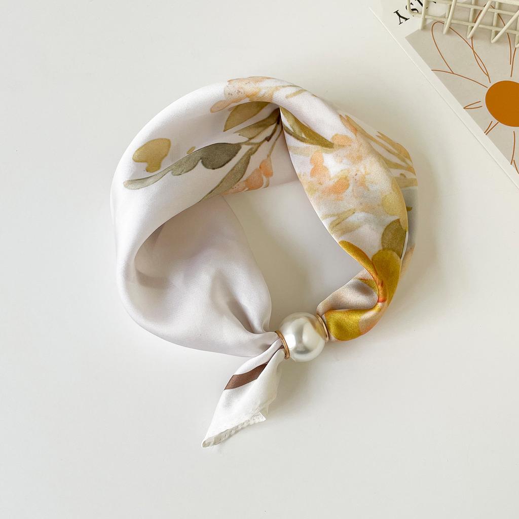 Scialle Semplice in Seta con Stampa Anacardi Piccola per Primavera ed Estate Collana Sottile di Perle Sciarpa Triangolare Magnetica Ciondolo Sciarpa in Seta Sciarpa con Ciondolo