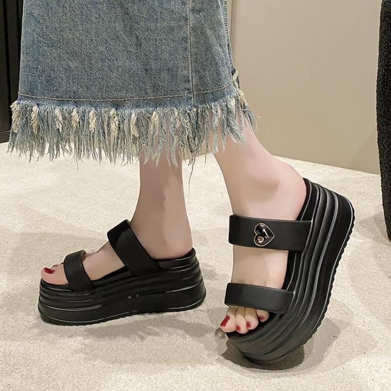 Modische Damen-Sandalen mit dicken Sohlen und schrägen Absätzen, modisch und vielseitig, zum Tragen im Freien, Schwammkuchen-Einzehensandalen