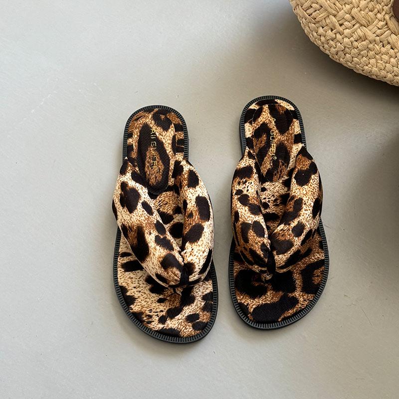 Fashion 2025 New Female Summer Beach Slides Flip Flops Fashion Flock Women Flats Slippers Round Toe Ladies Flats Slippers Sandals Shoes