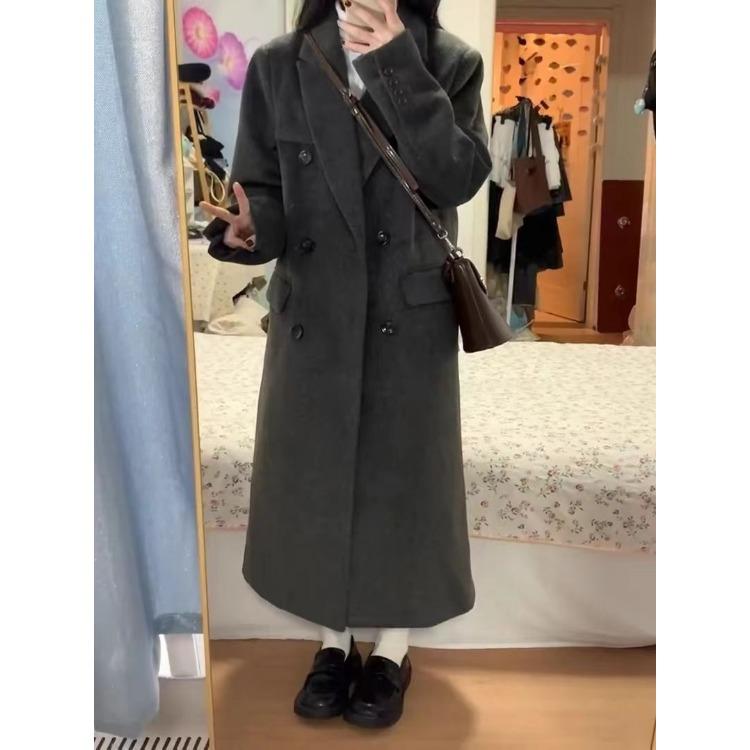 Ein klassischer und eleganter Damen-Wollmantel für einen modischen Winterlook