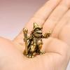 Vintage mosazná žába čaroděj socha žába držící kouzelnou hůlku ozdoba malé zvířecí figurky domácí kancelář dekorace ozdoby do auta