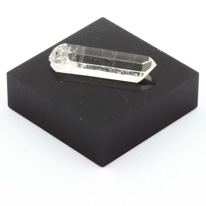 Pierres et Minéraux. Quartz. 5.080 ct. La Gardette Mine, Bourg d'Oisans, Isère, France.