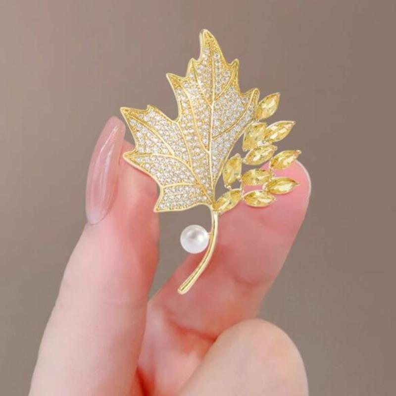 1Pc Classic Maple Leaves Brooch for Men Women Simple Plant Brooches Pins Jewelry Trendy Accessories Summer Holiday Gifts