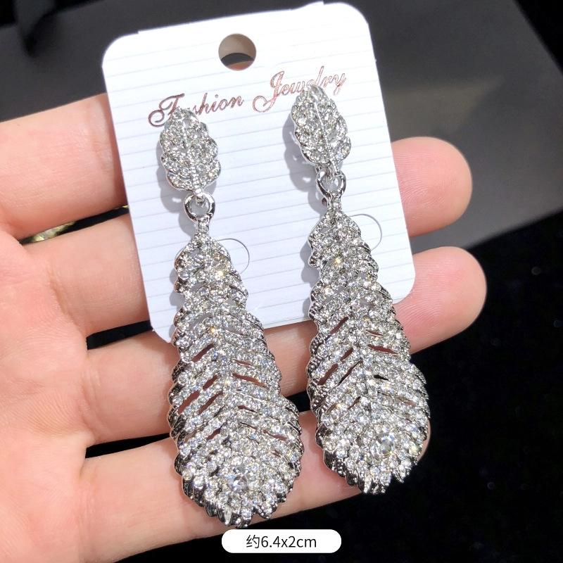 Korean Version of Celebrity Luxury Crystal Flash Diamond Stud Earrings Women's Banquet Exaggerated Temperament Fringed Earrings Retro Zircon Earrings