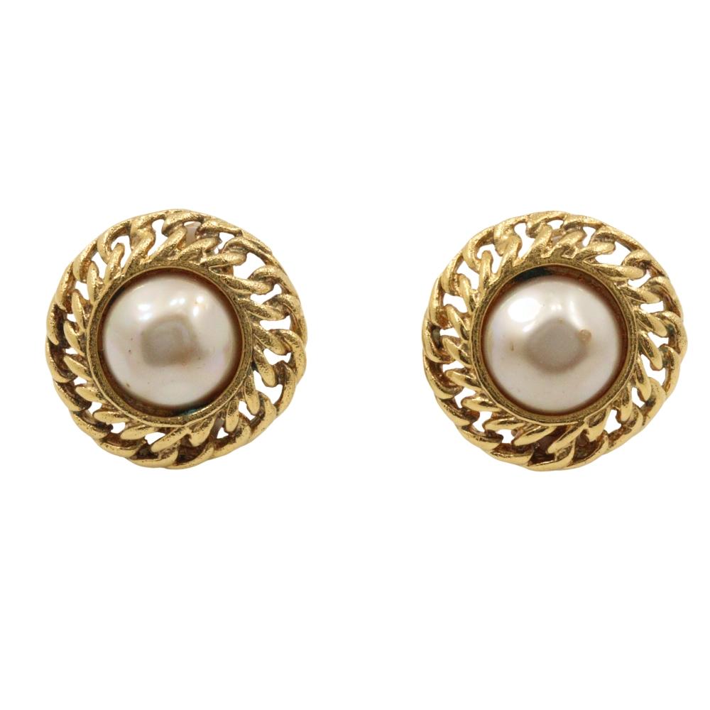 

CHANEL Earring gold Plated Gold/Fake pearl 22.2g Women Used