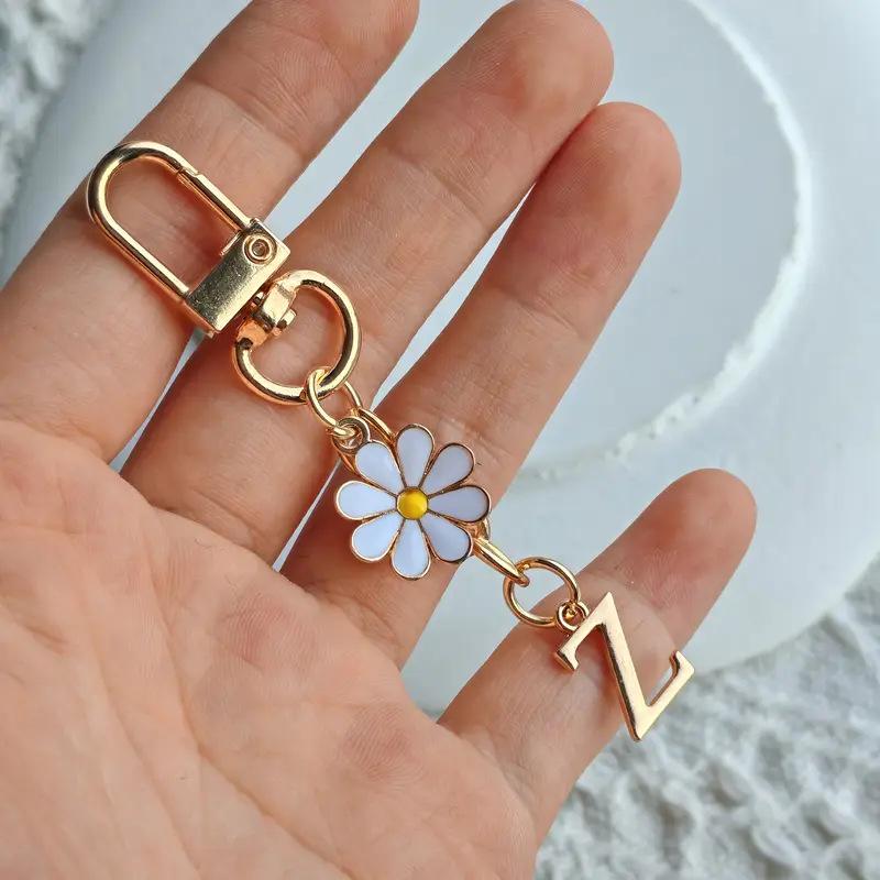 Metal Daisy Letter Keychain Fashion A-Z 26 Letters Keyring Charms Mobile Phone Key Holders Bag Pendant Accessories Couple Gift