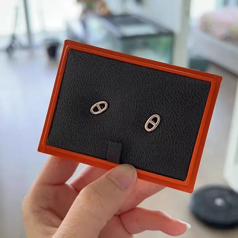 Pig nose stud earrings women's 8-type CD letter earrings light luxury ins niche simple hollow smooth Japanese character plain ring earrings