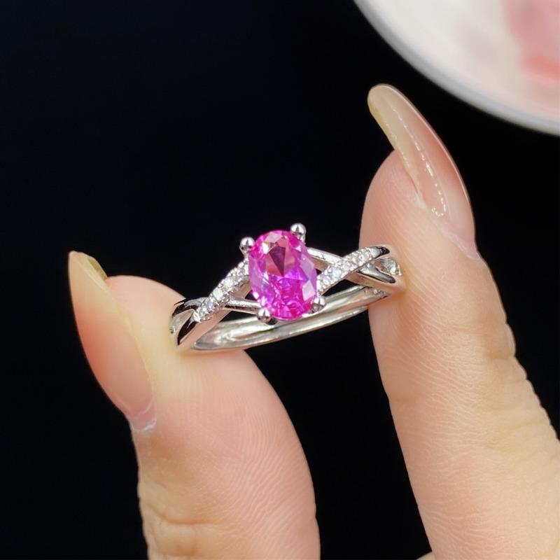 BELLA BOX Taubenei Rot Korund Simulation Smaragd Saphir Einfache Kreuz Twist Linie Temperament Zarte Offene Ring Frau