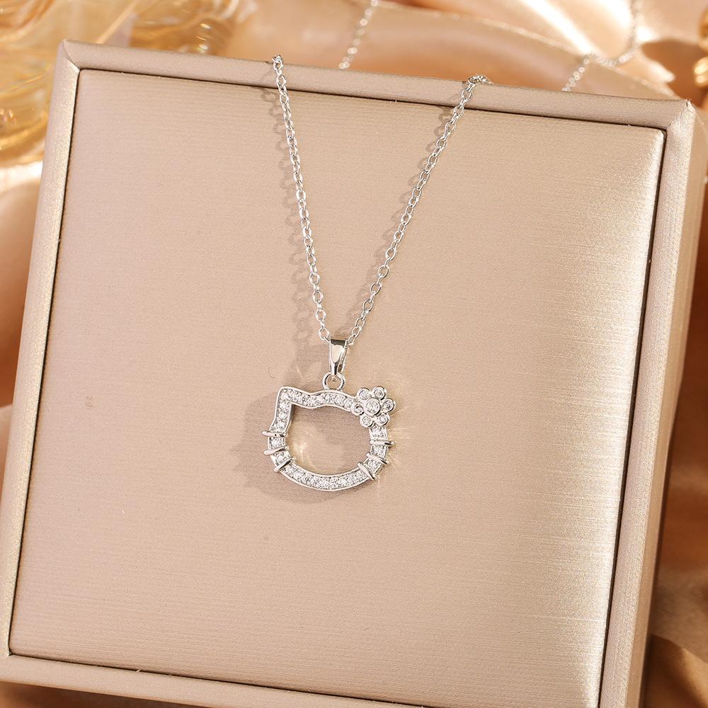 Four Leaf Clover Pendant Necklace For Women Fashionable Zircon Crystal Adjustable Chain Delicate And Versatile Jewelry