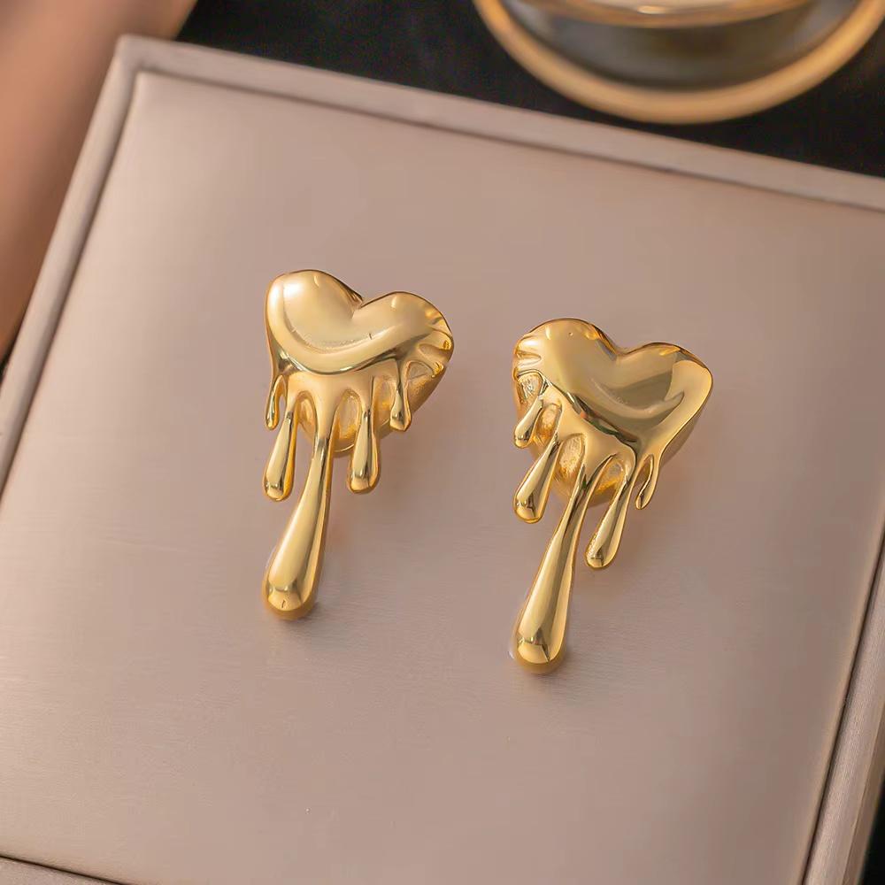 Sweet And Exquisite Melting Heart Decorative Stud Earrings Suitable For Women To Wear Clothes For Summer Travel