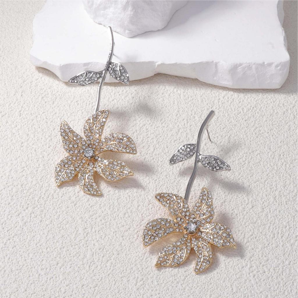 Diamond flower earrings, personalized high-end earrings, niche temperament, versatile fashion earrings, women