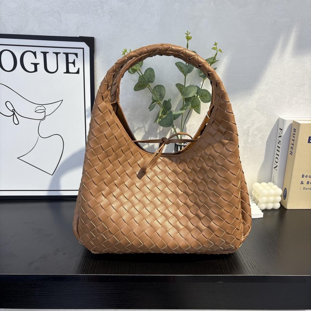 Cross-border bag women's large-capacity 2026 new trendy fashion woven portable bucket bag versatile commuter tote bag