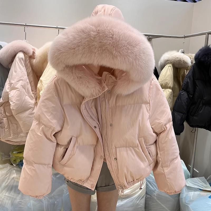 

Женский короткий пуховик из белого утиного пуха с большим воротником из лисьего меха, модный зимой 2025 года, утолщенная маленькая теплая куртка, тренд S
