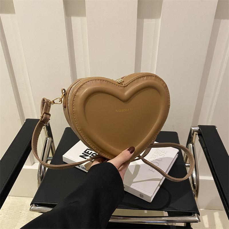 Trendy Pu Leather Heart Bag For Girls In Soft Colors Ideal For Everyday Fashion
