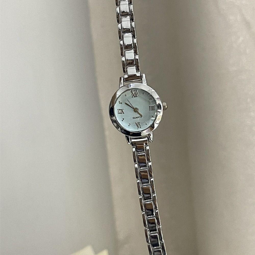 Light Luxury Women Watch Exquisite Quartz Wristwatch Classic Golden Wrist Watch Daily Use